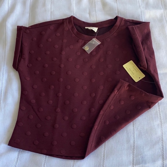 flower to feather Tops - NWT Flower to Feather maroon short sleeve top.